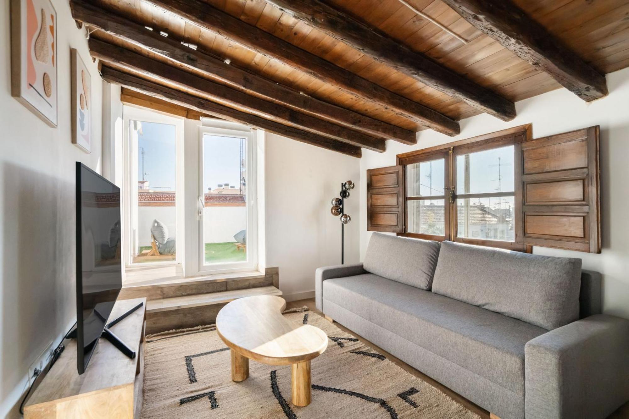 Atico Con Terraza En Lavapies Alquiler Temporal Leilighet Madrid Eksteriør bilde