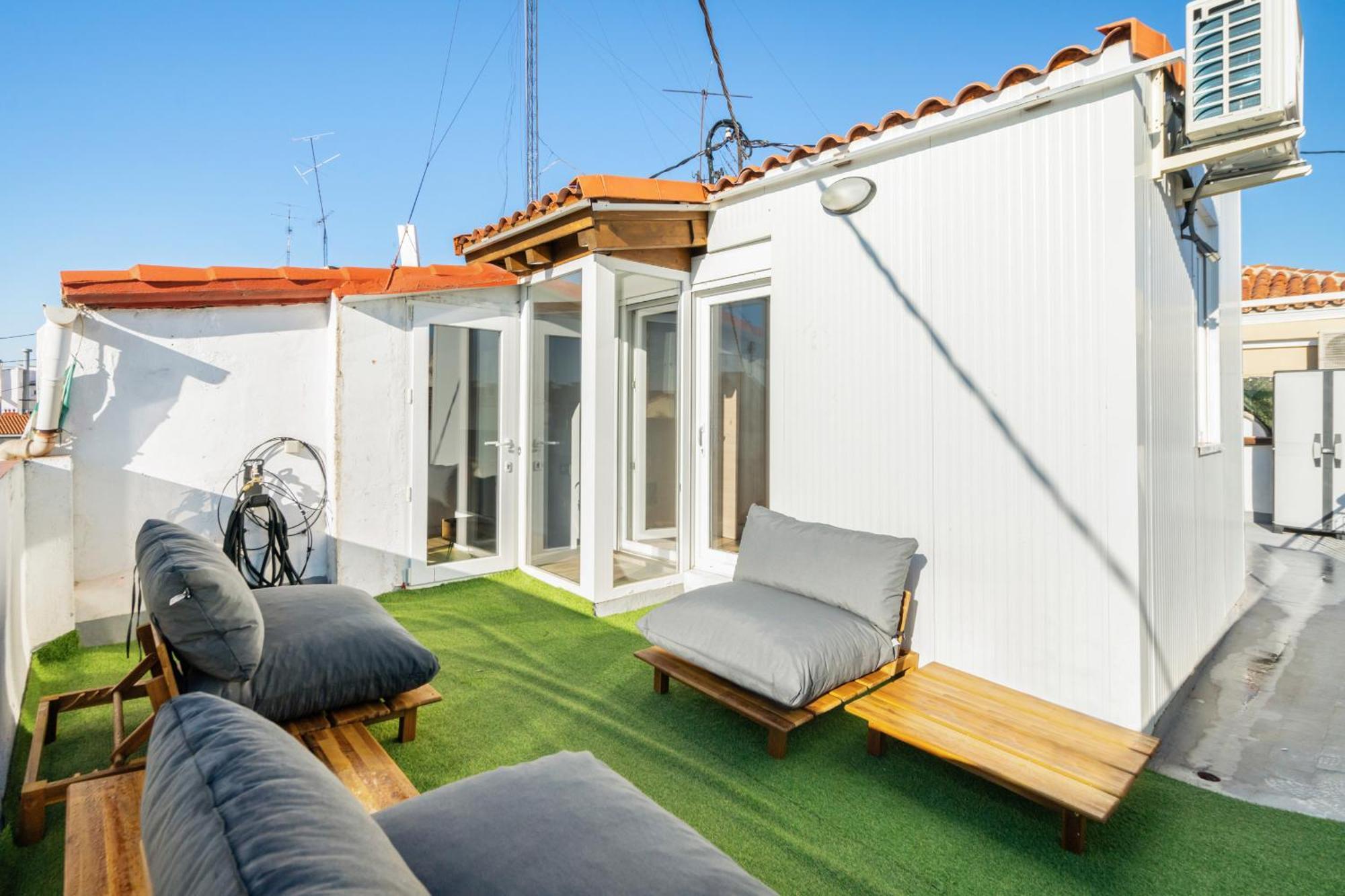 Atico Con Terraza En Lavapies Alquiler Temporal Leilighet Madrid Eksteriør bilde