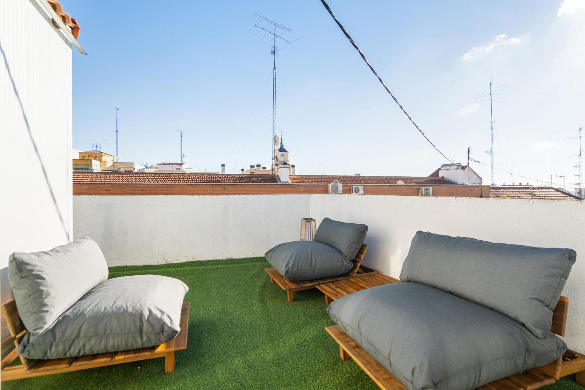 Atico Con Terraza En Lavapies Alquiler Temporal Leilighet Madrid Eksteriør bilde